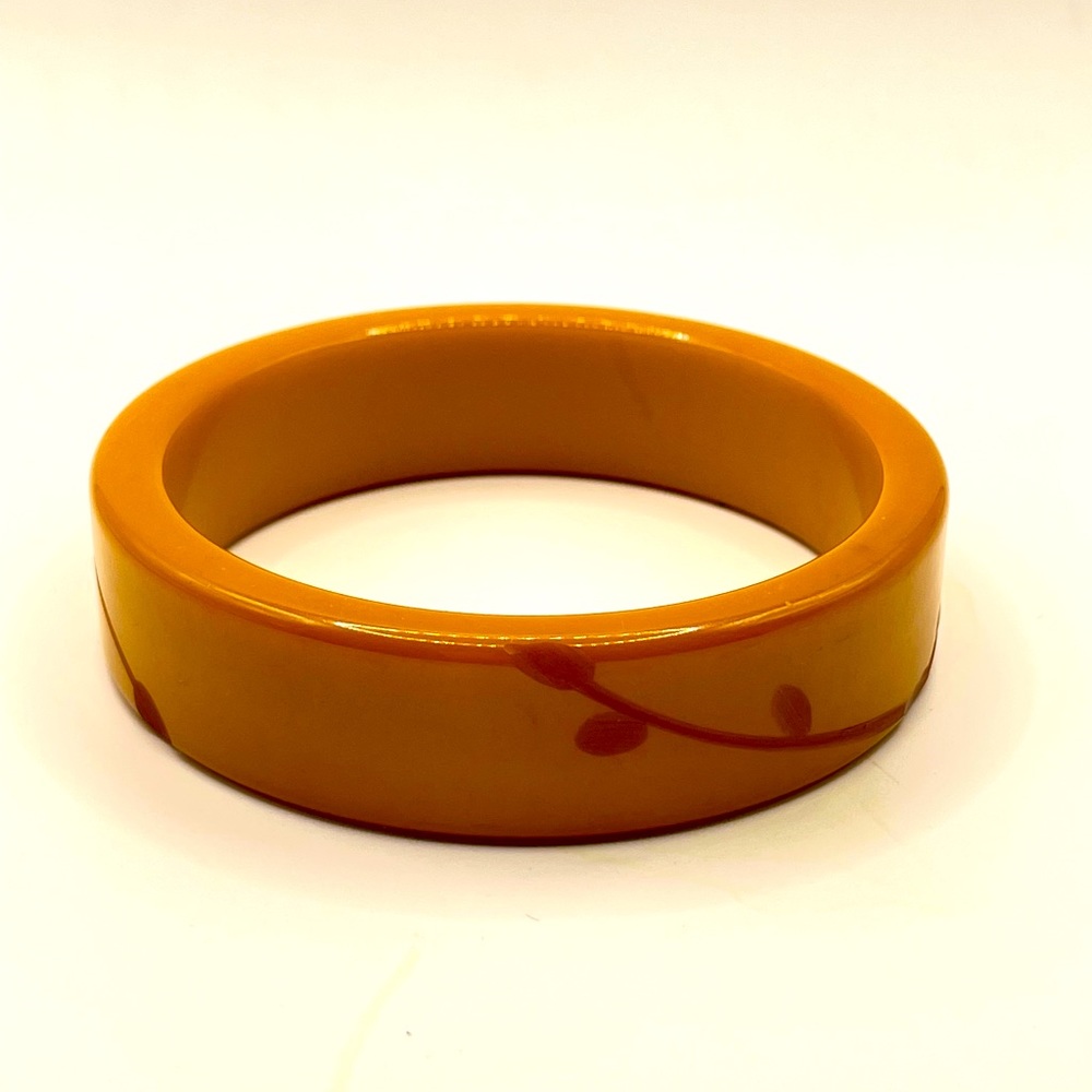 Vintage Bakelite Bangle - Carved Leaf Design - Butterscotch